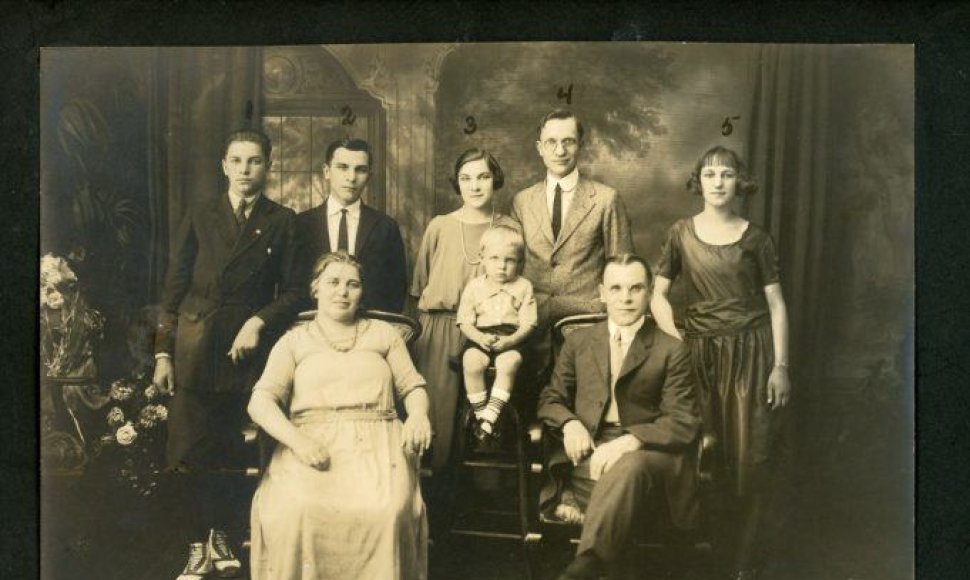 Juozas Ottas Širvydas su gausia savo šeima