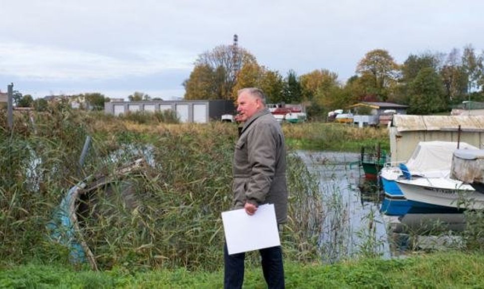 Smeltės individualių namų kvartalo gyventojai piktinasi kaimynyste