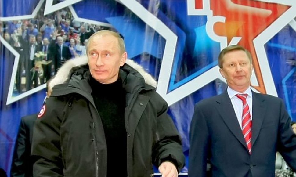 Rusijos prezidentas Vladimiras Putinas ir jo administracijos vadovas Sergejus Ivanovas