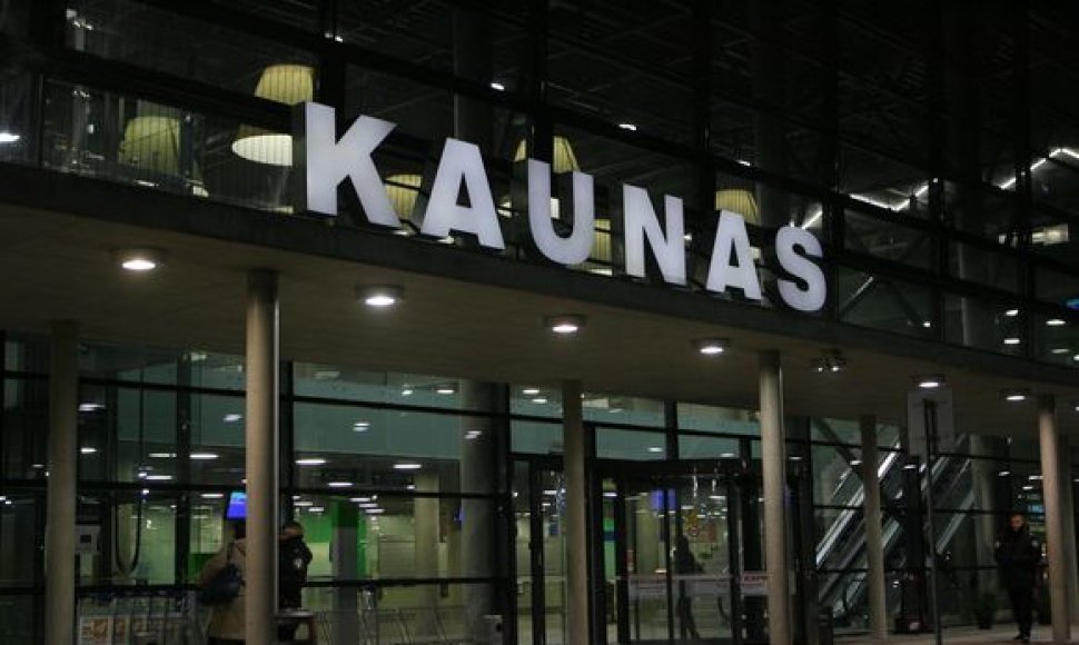 Kauno oro uostas naktį.