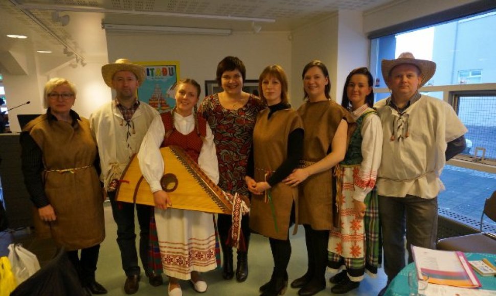 Islandijos lietuvių bendruomenė po prisistatymo Reikjaviko miesto bibliotekoje