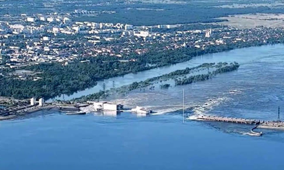 Susprogdinta Naujosios Kachovkos hidroelektrinės užtvanka