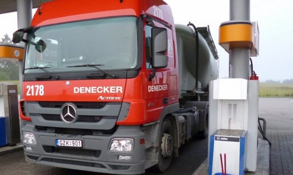Antradienį pasienyje su Lenkija veikiančioje degalinėje pastebėję ir patikrinę įtartiną vilkiką Kalvarijos užkardos pasieniečiai sulaikė Belgijoje vogtą vilkiką.