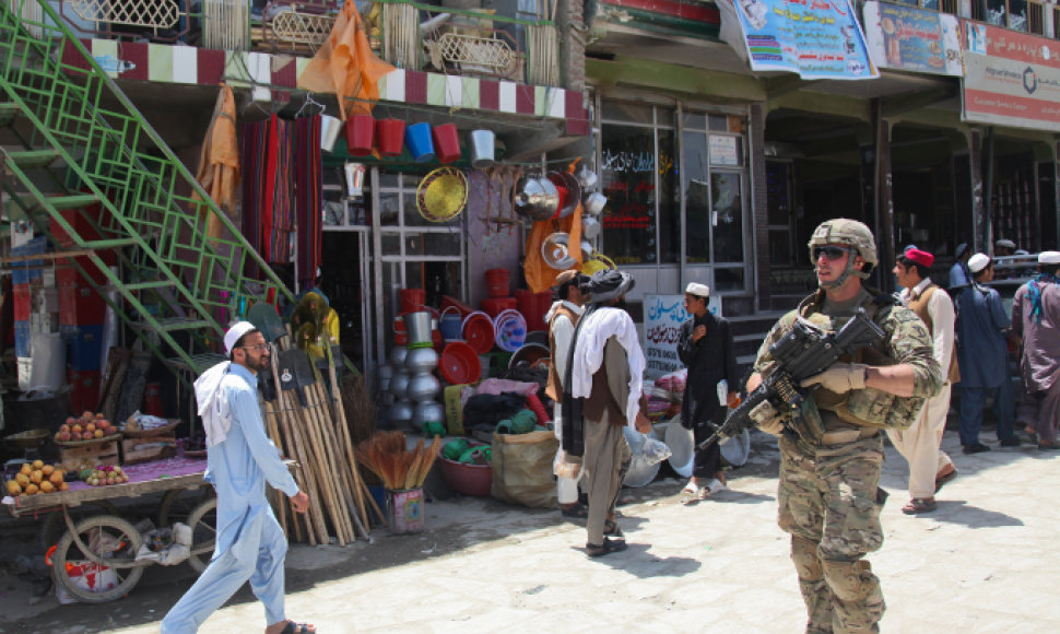 JAV karys patruliuoja Paktikos provincijoje esančiame Orguno kaime, Afganistane
