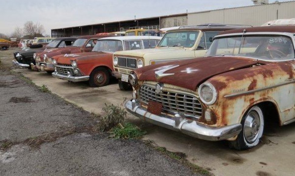 Aukcione parduodama 700 antikvarinių automobilių