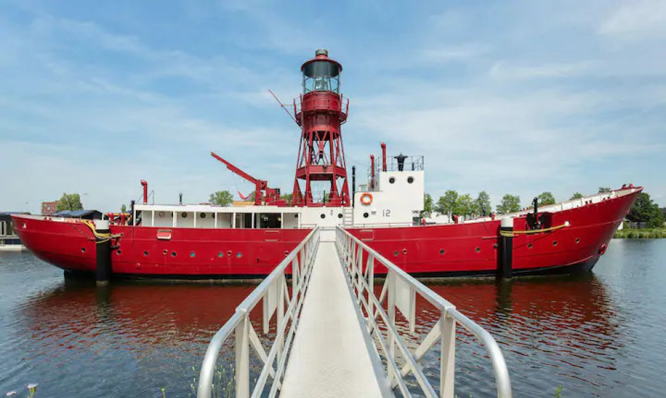 Amsterdame galite apsistoti prabangiai įrengtame laive