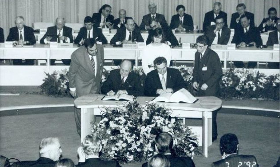 Prieš 25 metus pasirašyta ES Mastrichto sutartis