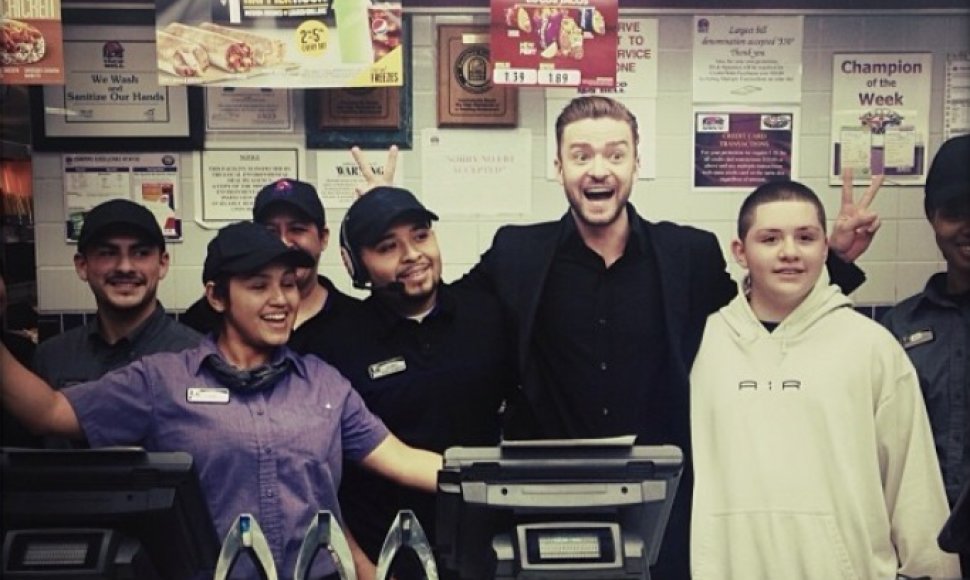 Justinas Timberlake'as „Taco Bell“ užkandinėje