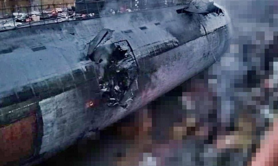 Sevastopolyje apgadintas rusų povandeninis laivas "Rostovas prie Dono" 