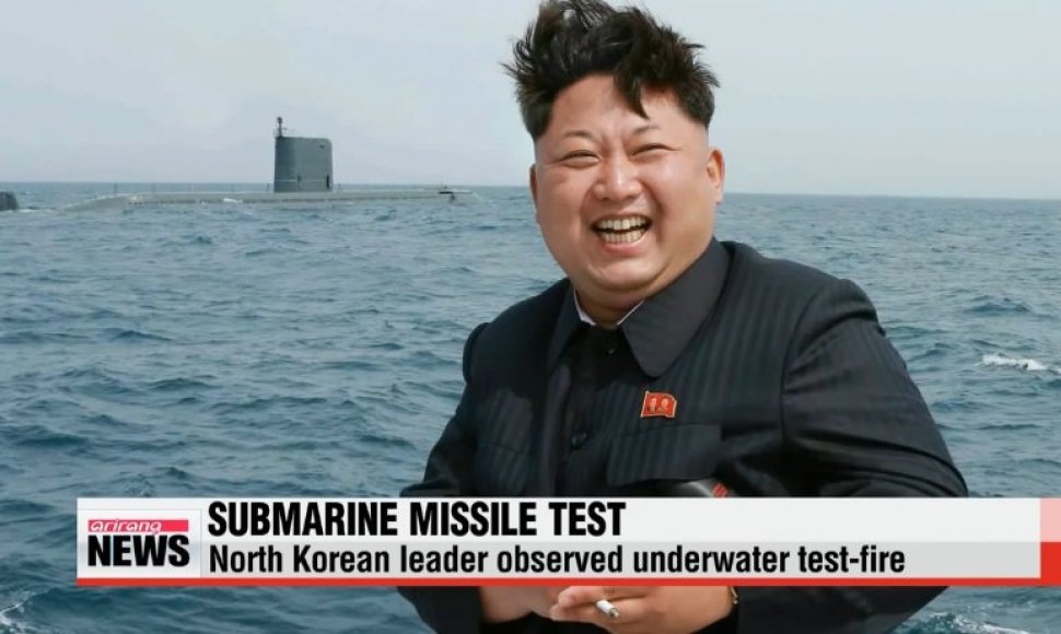 Šiaurės Korėjos vadovas Kim Jong-Unas džiaugiasi raketos bandymo rezultatais