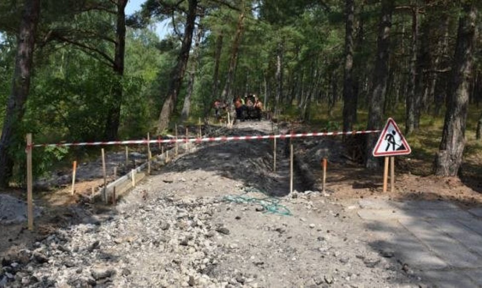 Bus ne tik atnaujinta esama asfalto danga, bet ir įgyvendintos eismo saugumo priemonės.