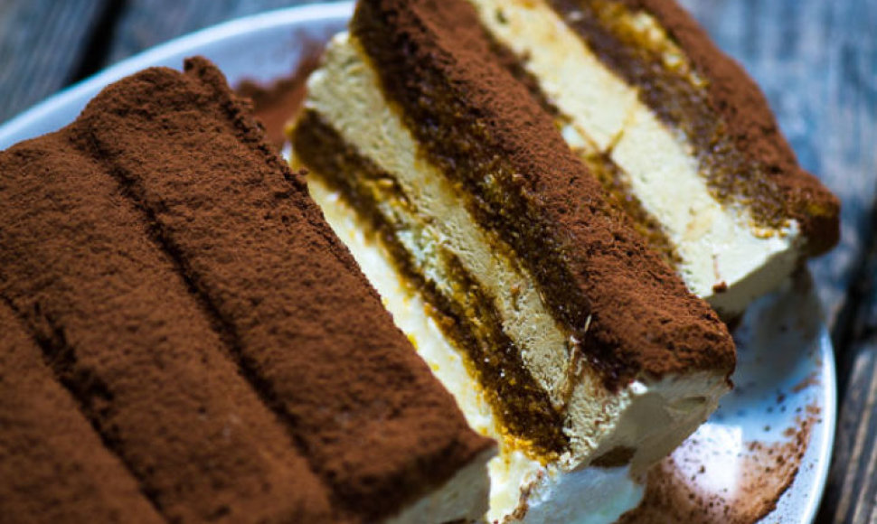 Sluoksniuotas tiramisu ledų tortas