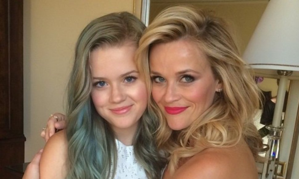 Reese Witherspoon su dukra Ava