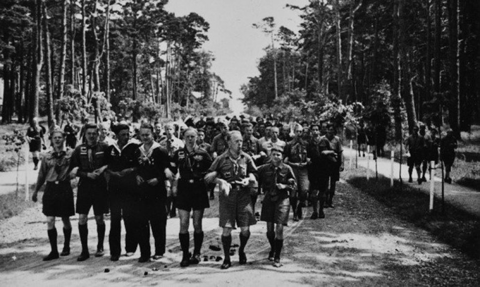1933 m. Palangoje su skautų delegacija lankantis skautų įkūrėjui lordui R.Baden-Poveliui, kuris dalyvavo čia vykusioje Lietuvos skautų stovykloje, vizitui buvo suteiktas valstybinis statusas.