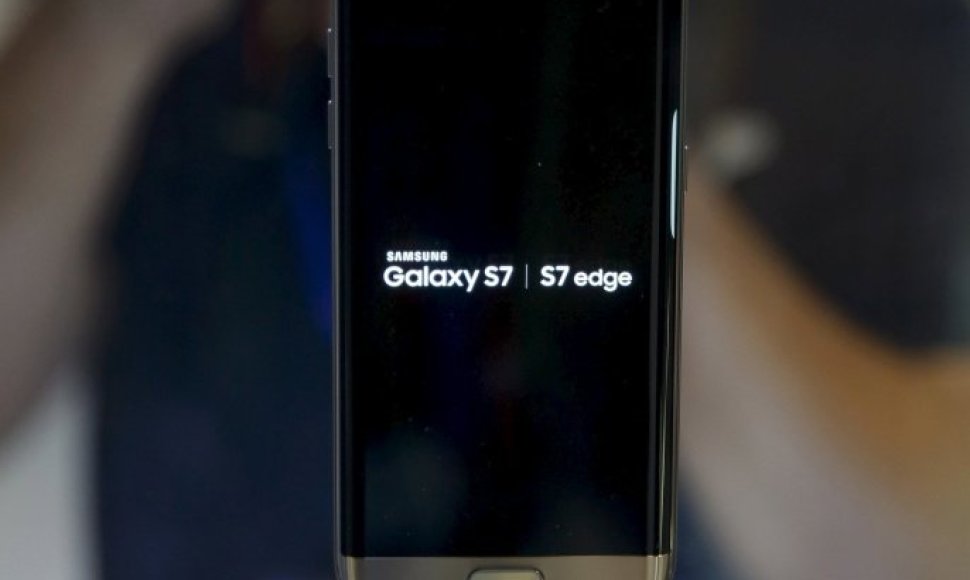 „Samsung“ pristatė „Galaxy S7“ ir „Galaxy S7 Edge“ telefonus