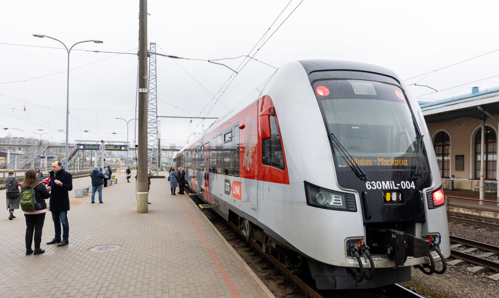 Susisiekimo ministras keliauja į Varšuvą traukiniu