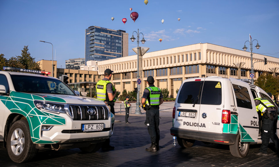 Policijos pajėgos šalia Seimo