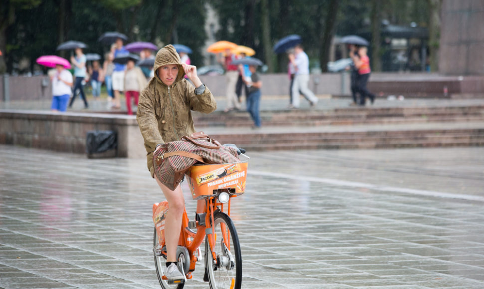 Vilniaus centrą užliejo lietus