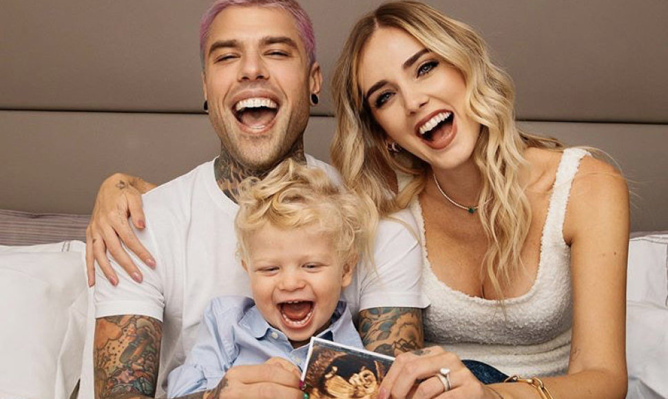 Fedez ir Chiara Ferragni dosniai dalinasi vaizdais su judviejų 2 m. sūnumi Leone