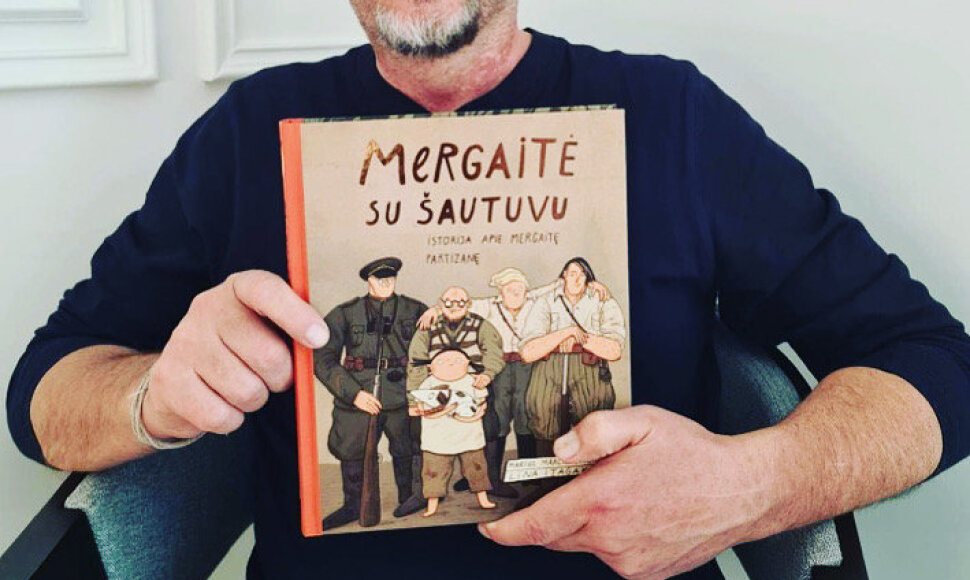 Ra&scaron;ytojas su knyga