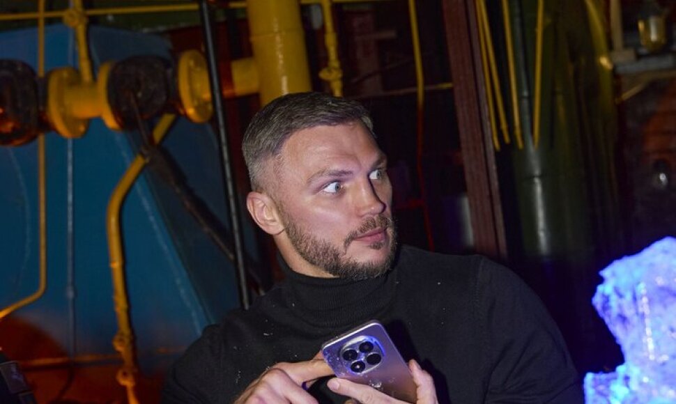 Garsūs žmonės mobiliuosius telefonus i&scaron;bandė ekstremaliomis sąlygomis