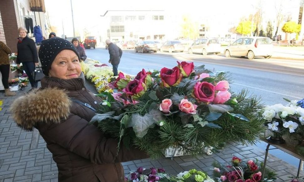 Puokštėmis prekiaujanti Marytė jas pati ir komponuoja