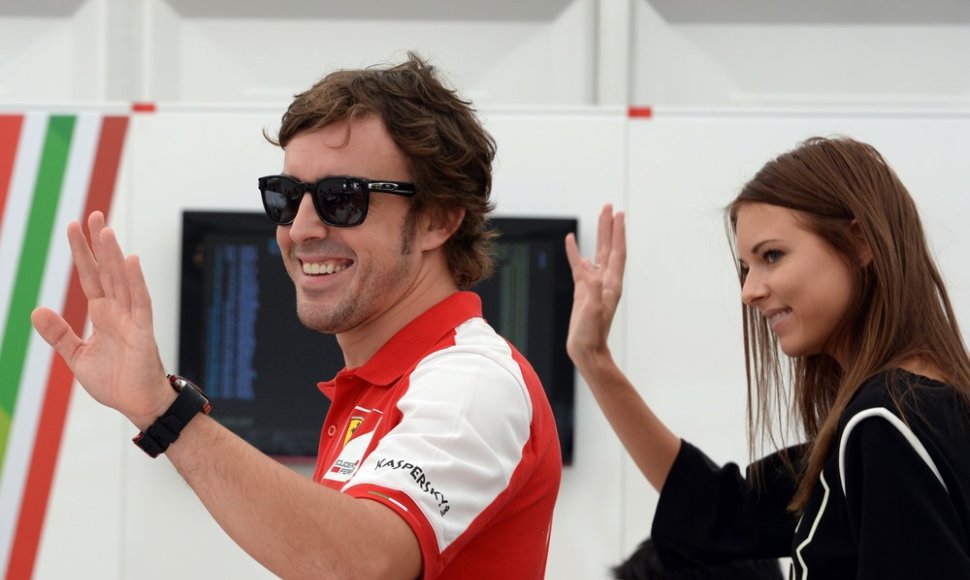 Fernando Alonso ir Dasha Kapustina