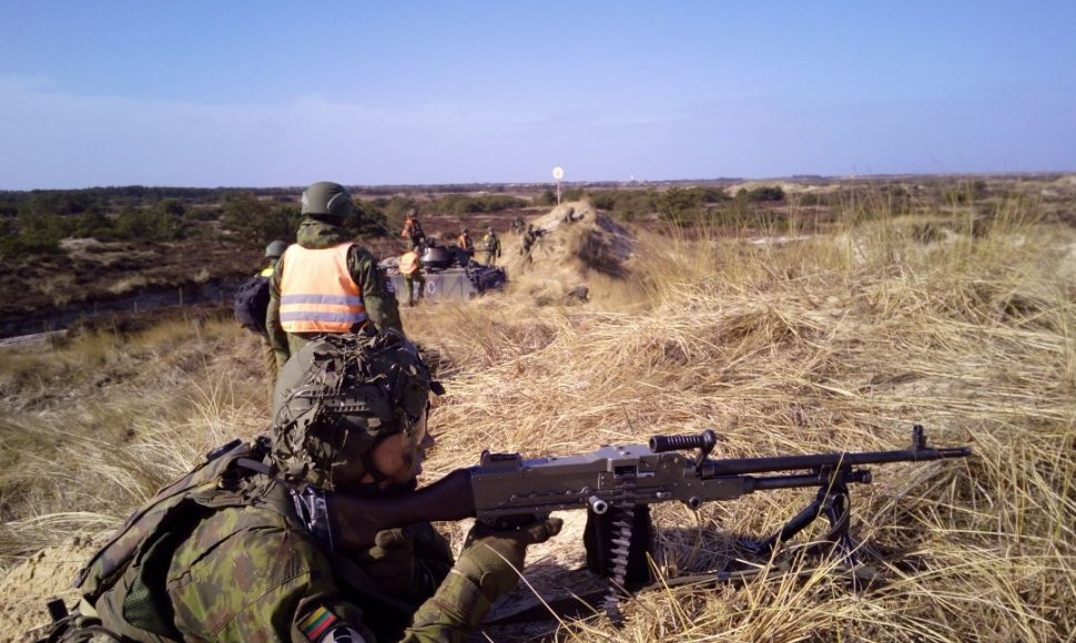Lietuvos kariai treniravosi atlikti gynybos veiksmus NATO greito reagavimo pratybose