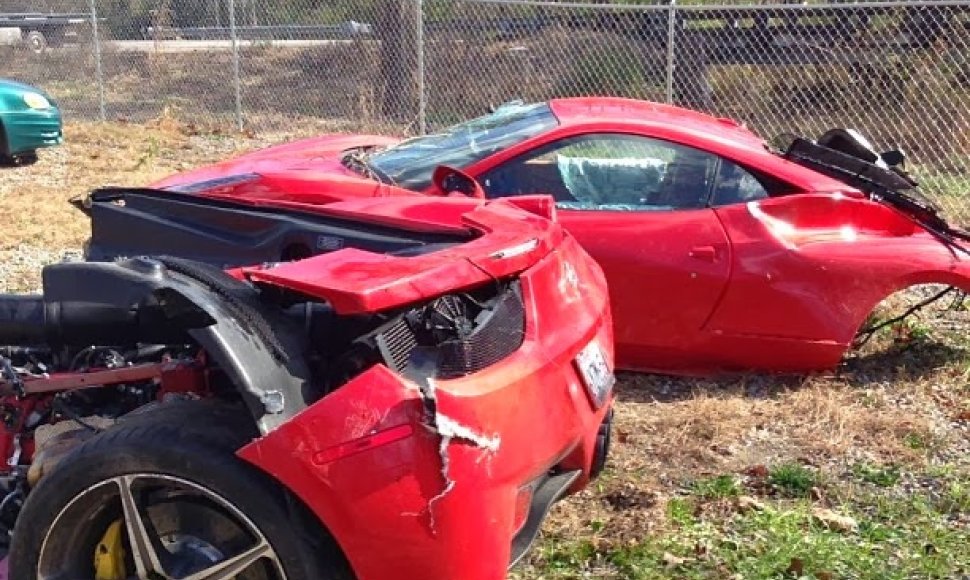 Per pusę lužęs „Ferrari 458 Italia“