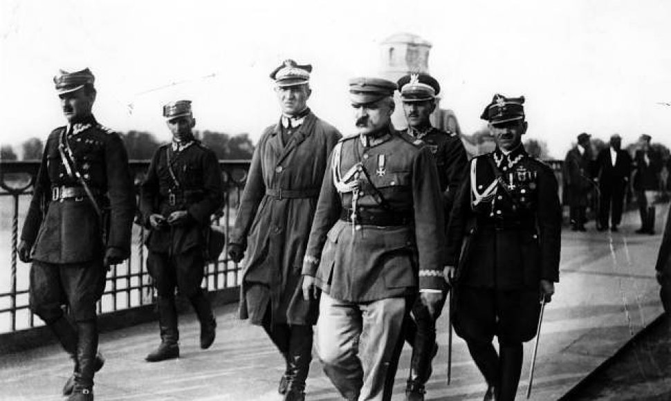 Jozefas Pilsudskis (pirmame plane dešinėje) su kitais 1926 metų perversmo organizatoriais