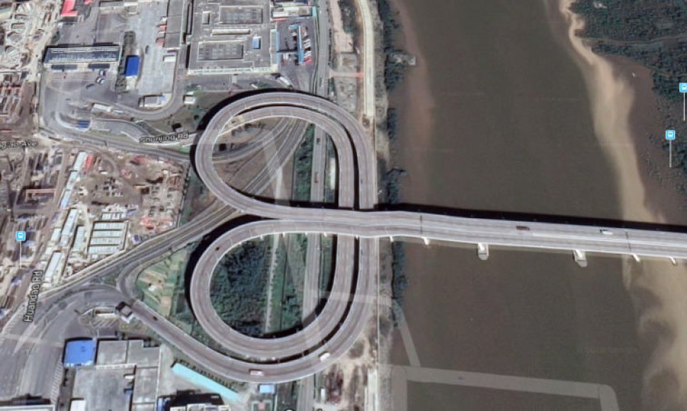 Lotuso tiltas tarp žemyninės Kinijos ir Makao. (Google Earth)