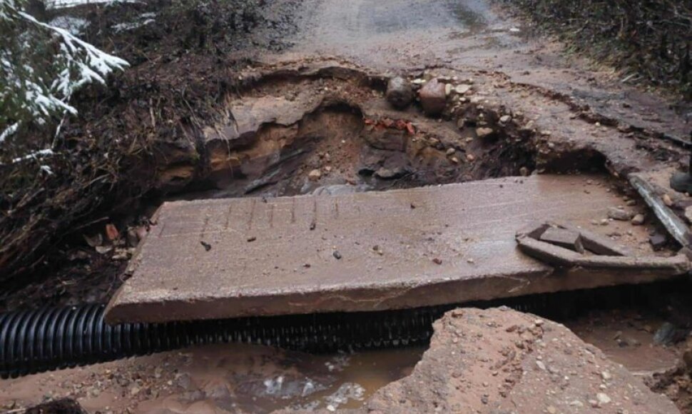 Keliu link Buivydų kaimo subyrėjo