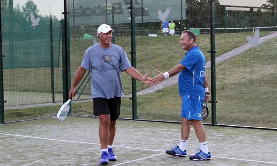 Šarūnas Marčiulionis žaidžia padelio tenisą / „Padel Lietuva“ nuotr.
