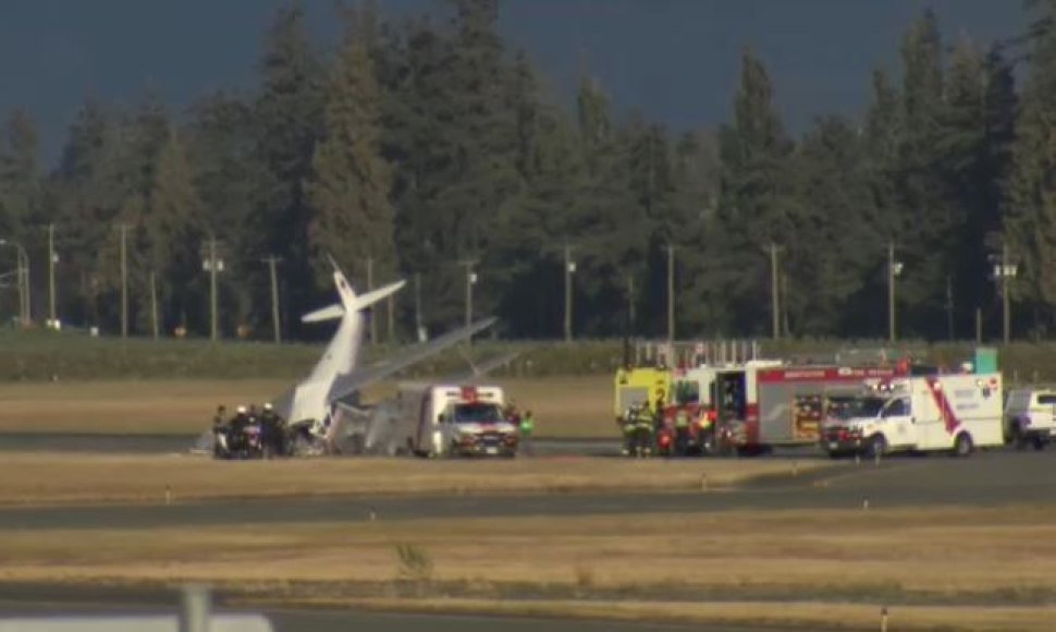 Kanadoje per aviacijos šventę nukritus lėktuvui sužaloti penki žmonės