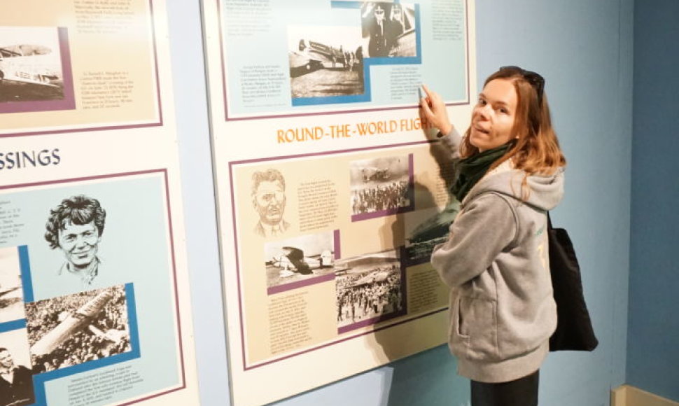 Aistė Žemaitienė džiaugiasi Vašingtono aviacijos muziejuje atradusi Stepono Dariaus ir Stasio Girėno nuotrauką