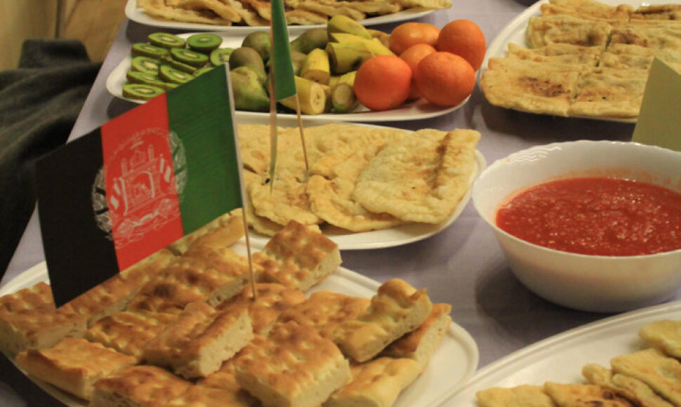 Anyk&scaron;čių kra&scaron;to gyventojams pabėgėliai pristatė savo &scaron;alių patiekalus, tradicijas, supažindino su savo tautiniais drabužiais.