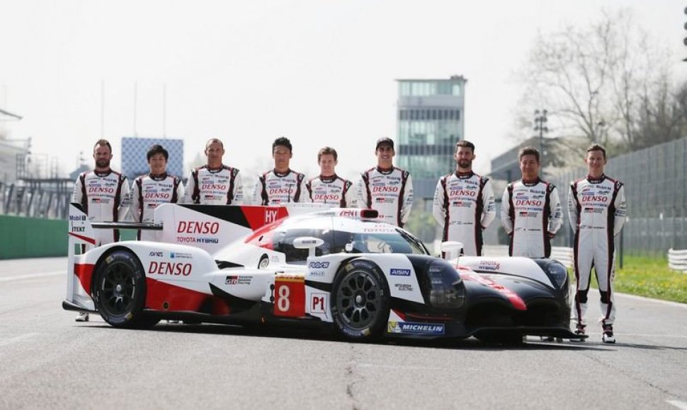 „Toyota Gazoo Racing“ pristatė WEC lenktyninį automobilį