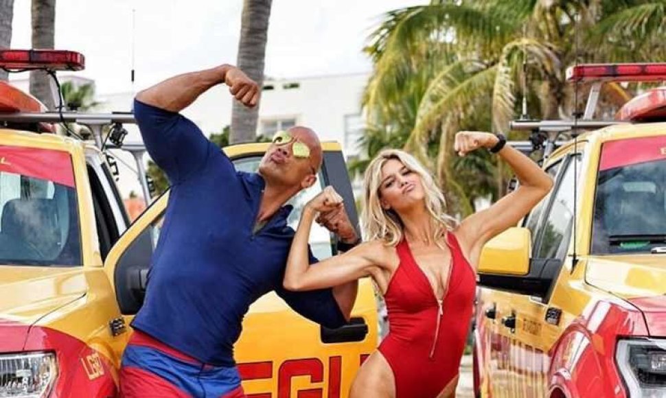 Dwayne'as Johnsonas ir Kelly Rohrbach filme „Gelbėtojai“