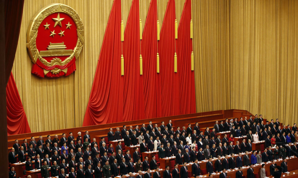 Kinijos lyderiai gieda šalies himną