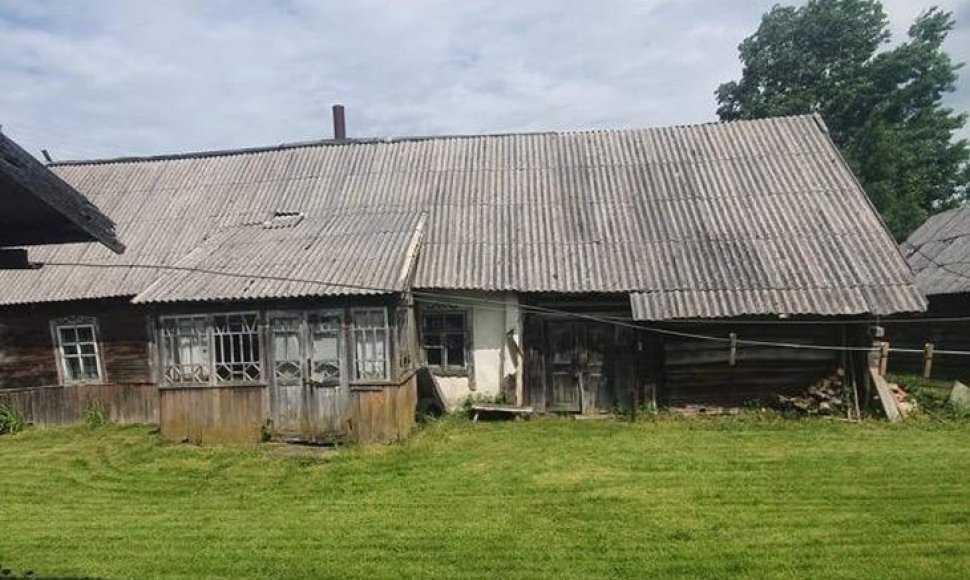 Ši sodyba nekainuos ir 4000 eurų. 