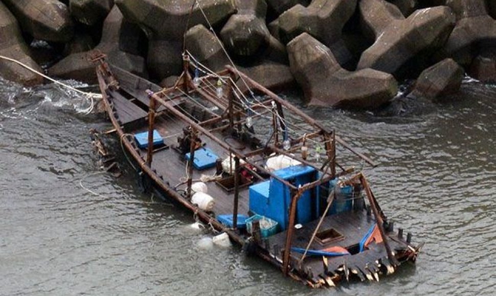 Kasmet Japonijos priekrantėje randama dešimtys atklydusių Šiaurės Korėjos laivų