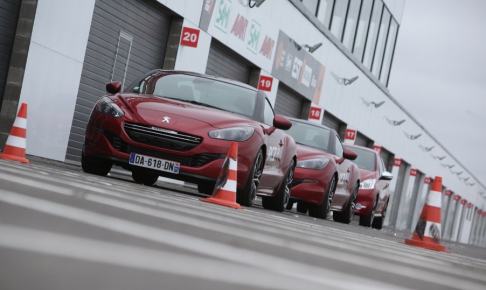 „Peugeot“ automobilių bandymai „Audruring“ trasoje