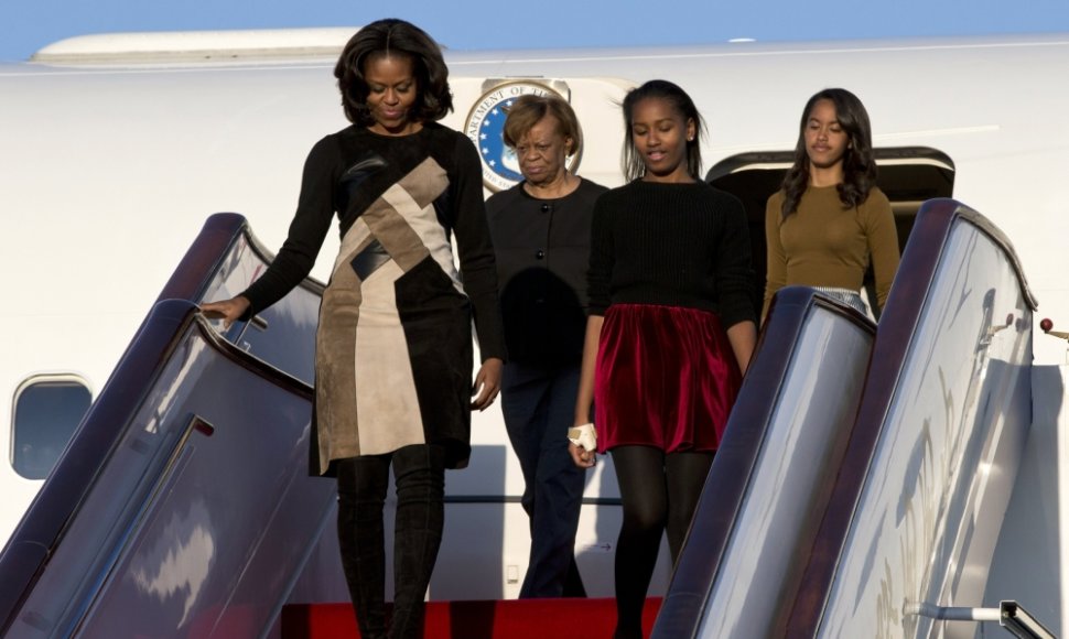 Michelle Obama su dukterimis atvyko į Kiniją