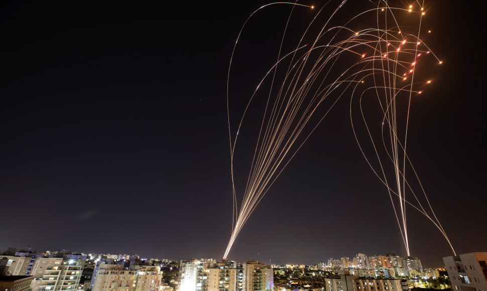 Iš Gazos Ruožo Izraelio link skriejančios raketos