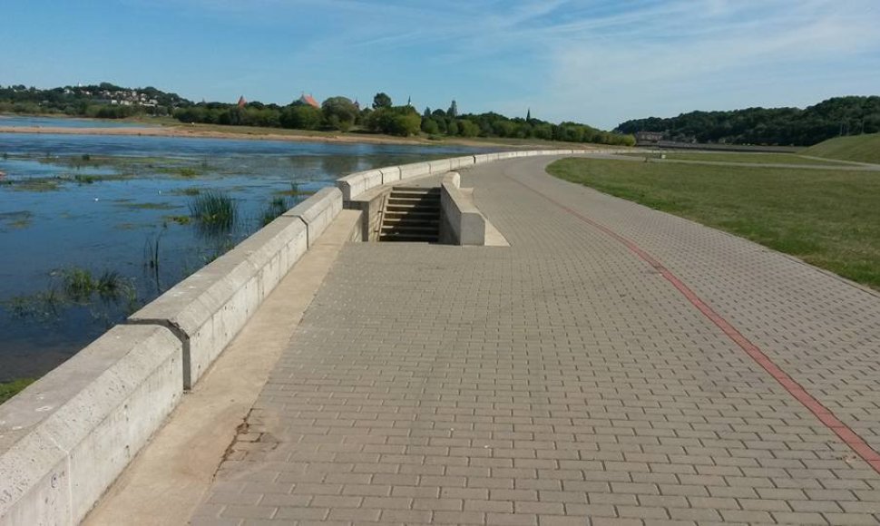 Nemuno pakrantės dviračių take - pavojingi laiptai