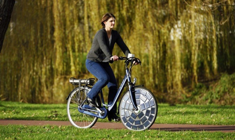Saulės energija varomas dviratis