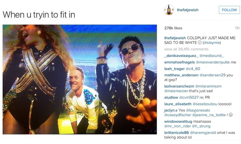 Internautai juokiasi iš Chriso Martino, kurį per „Super Bowl“ užgožė Beyonce ir Bruno Marsas