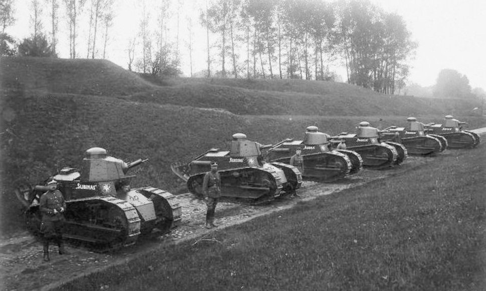 Tankai Renault FT-17. Lietuva. 1925-ieji metai