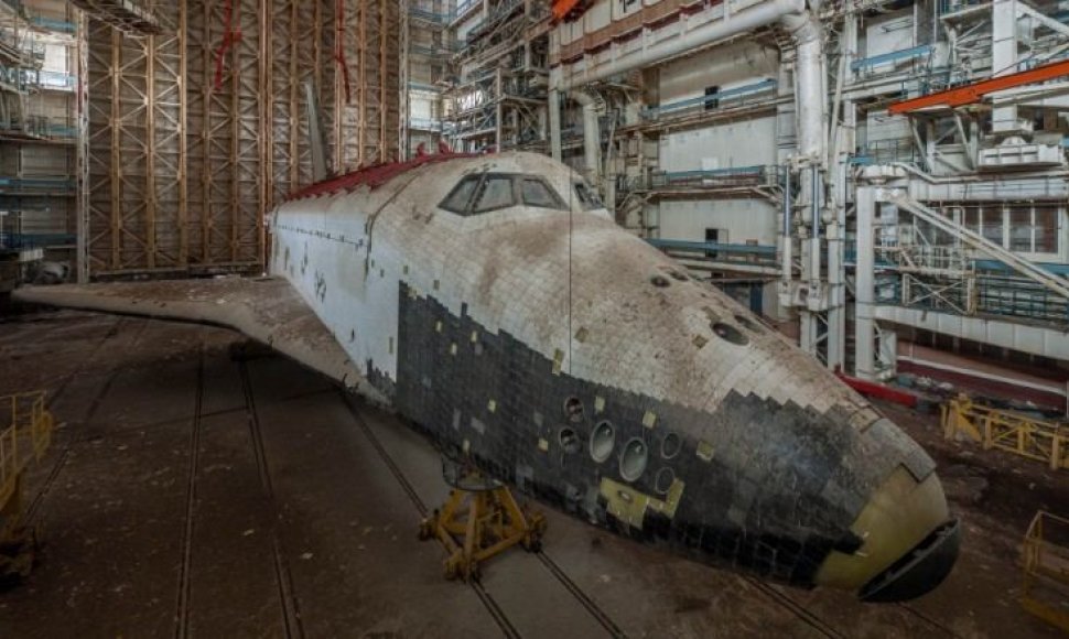Taip dabar atrodo kadaise sovietinės kosmonautikos pasididžiavimu turėjęs tapti erdvėlaivis „Buran“