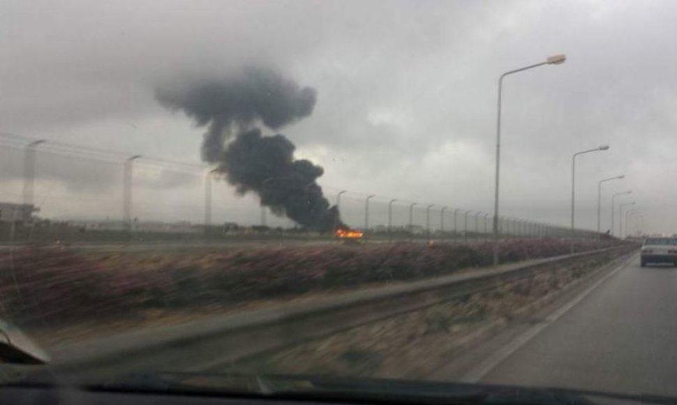 Maltos oro uoste sudužo lengvasis lėktuvas